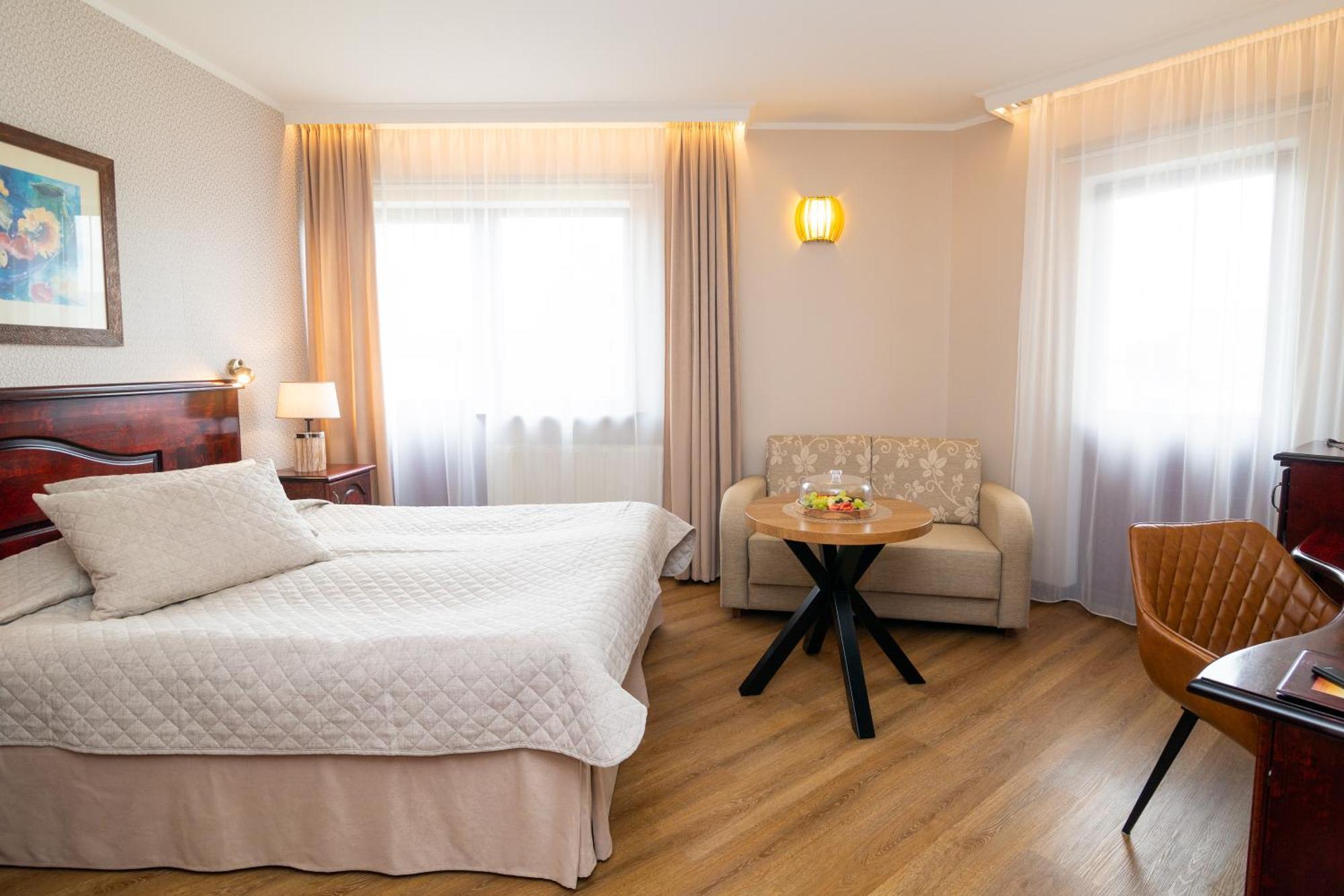 Hotel Legend Parnu Luaran gambar