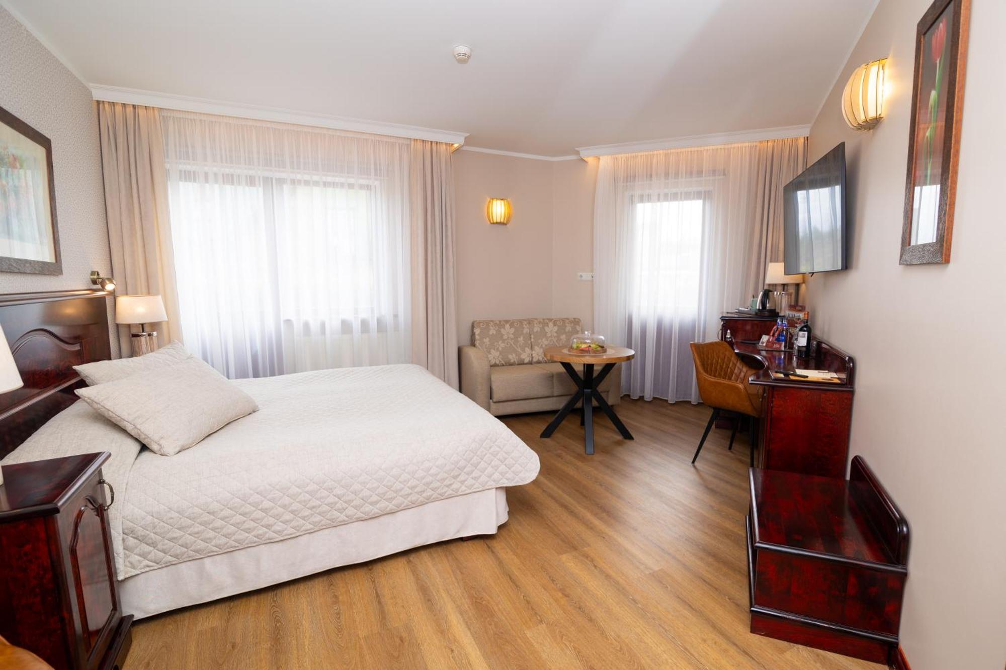 Hotel Legend Parnu Luaran gambar